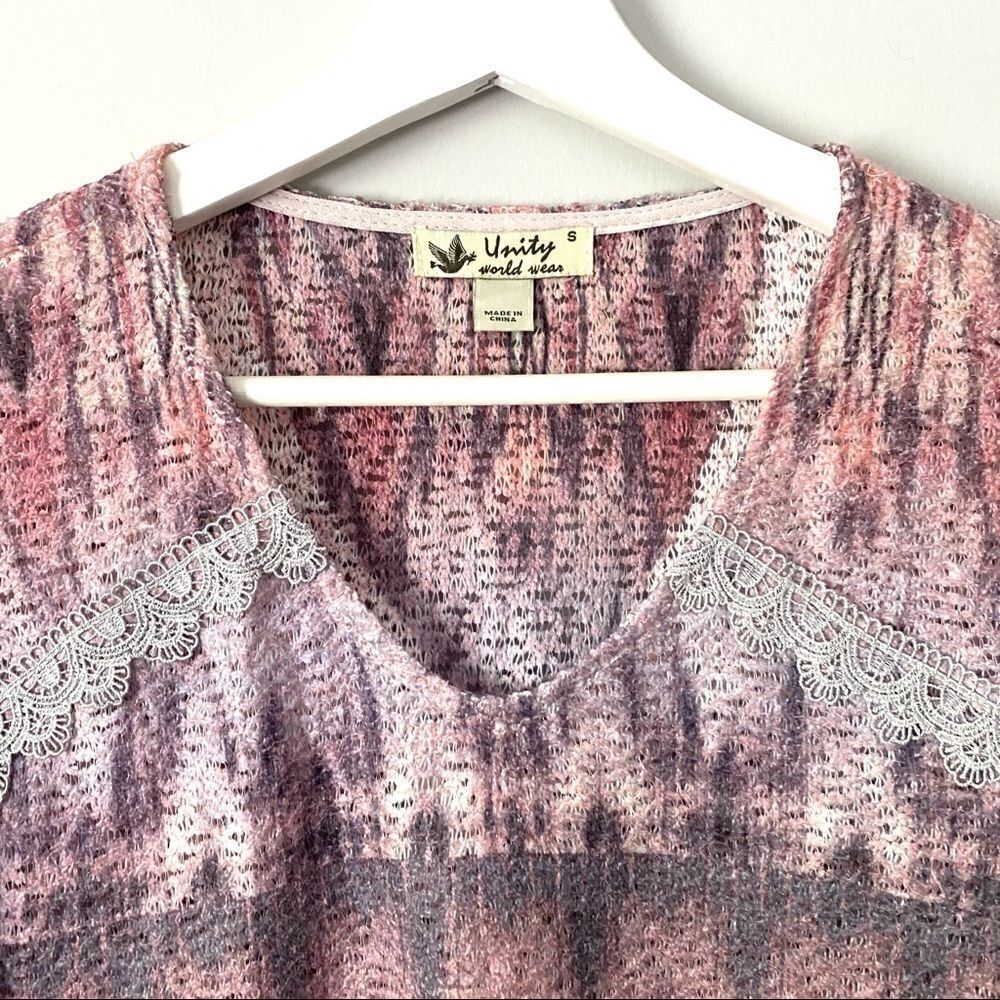 Unity World Wear small lace vneck - Picture 3 of 4